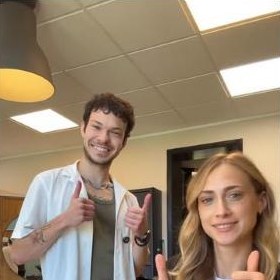 Felix mit zufriedener Kundin im Salon – Instagram-Beitrag ansehen